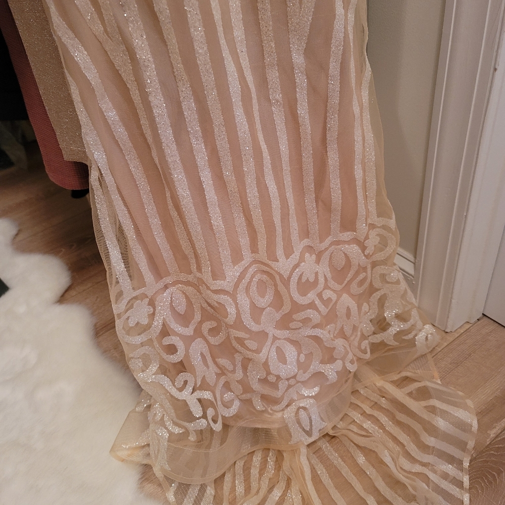 Gown - Picture 8 of 10